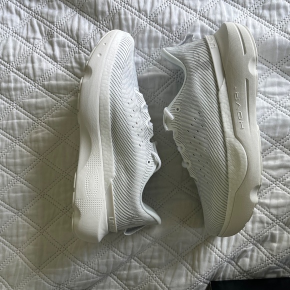 NIB Under Armour Infinite Pro Hovr Sneakers - Picture 3 of 6